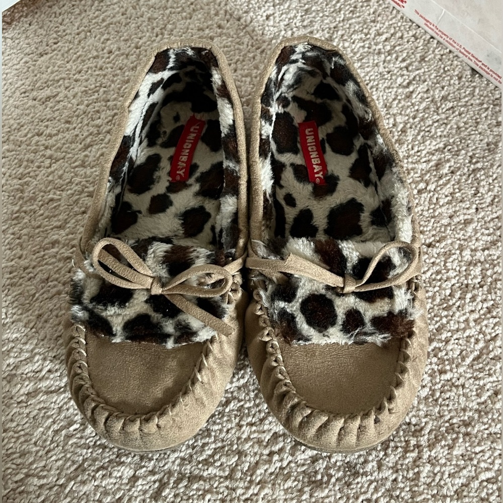 Union Bay Faux Fur Animal Print Slip On Moccasins Size 6.5
